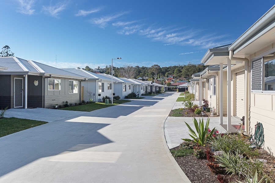 Oak Tree Retirement Village Cardiff — aged care facility