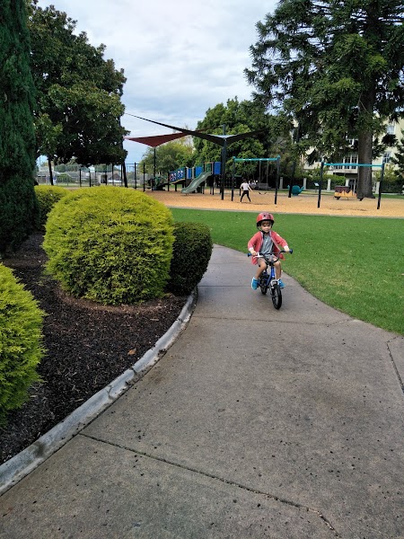 Victoria By The Park